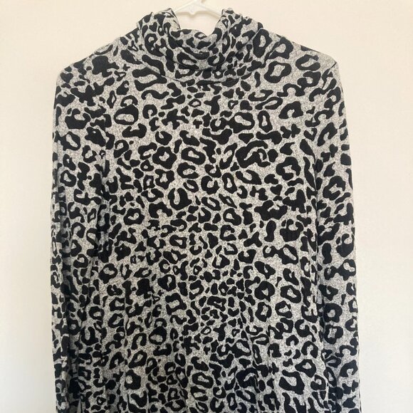 Dana Buchman Super Soft Animal Print BW Turtleneck NWT from Vintage Shop SM - Picture 1 of 3